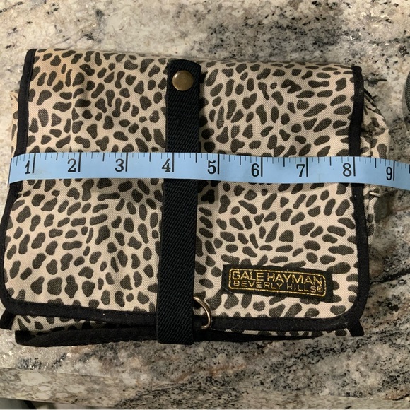 Leopard print compact hang style cosmetic bag with flap closure - Picture 7 of 9